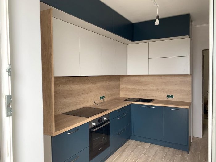 Двухуровневая кухня угловая