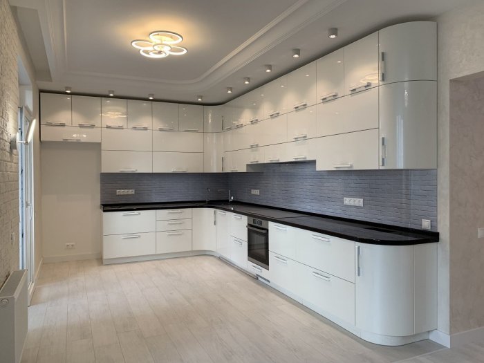 Кухня до потолка