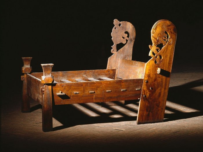 Кровать в стиле викингов