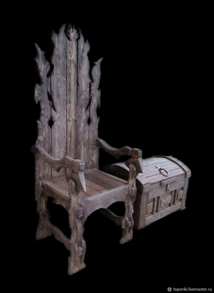 Кресло из дерева под старину