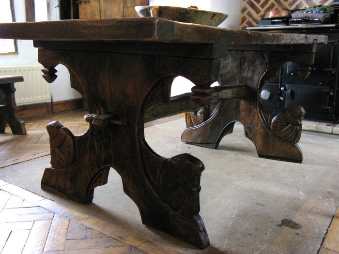 Стол в стиле викингов