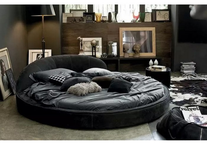 Большая круглая кровать