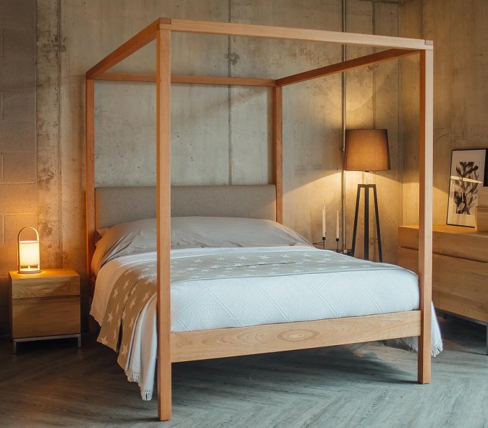 Кровать с балдахином двуспальная