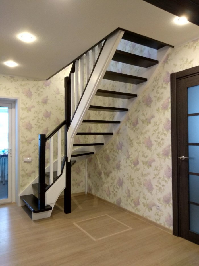 Лестница на второй этаж мансарды