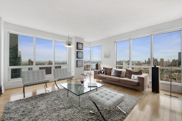 Интерьер с панорамными окнами