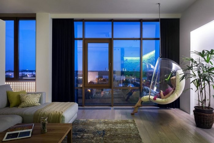 Интерьер квартиры с панорамными окнами