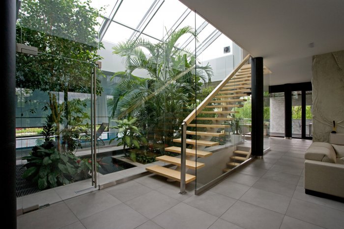 Сад внутри здания