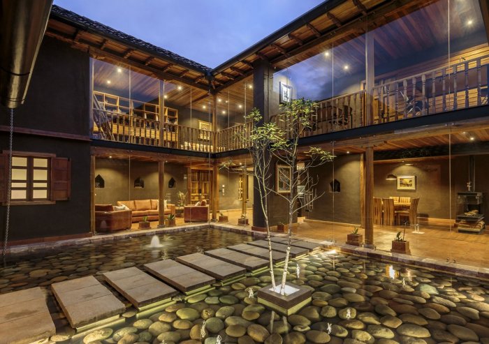 Дворик внутри дома