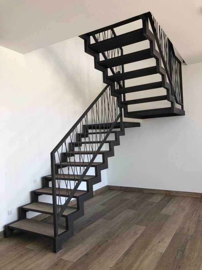 Лестница деревянная прямая