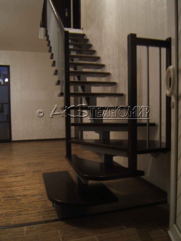 Одномаршевая прямая лестница на 2 этаж