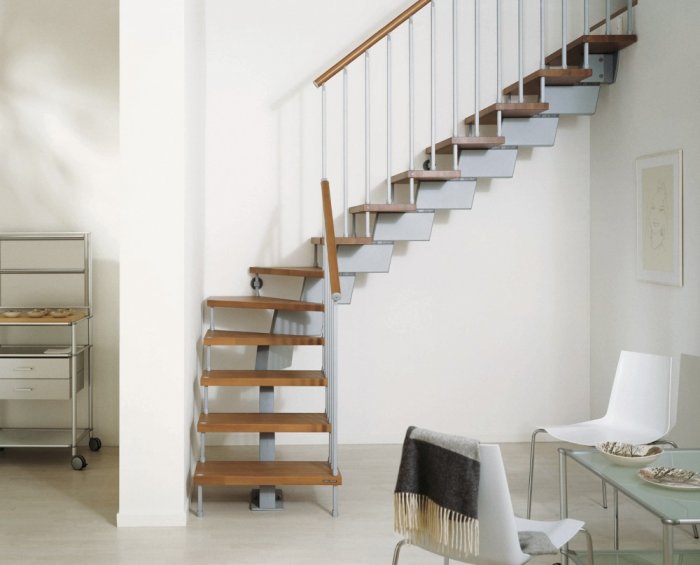 Межэтажная одномаршевая лестница