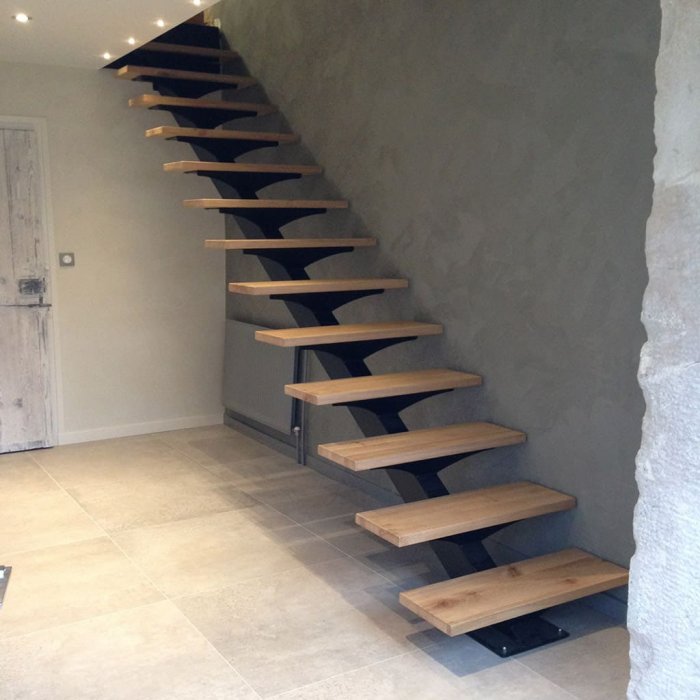 Одномаршевая лестница на монокосоуре