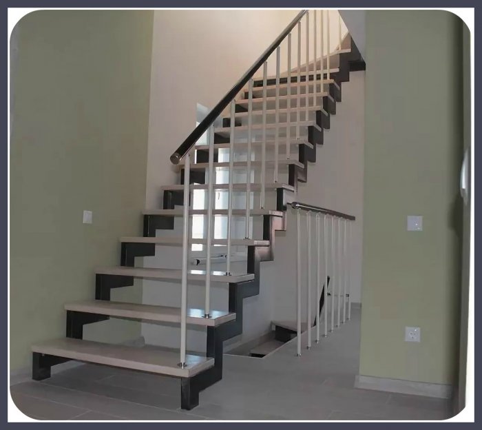 Лестница одномаршевая метал косоурам