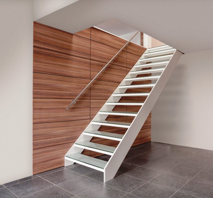 Прямые лестницы на 2 этаж в частном