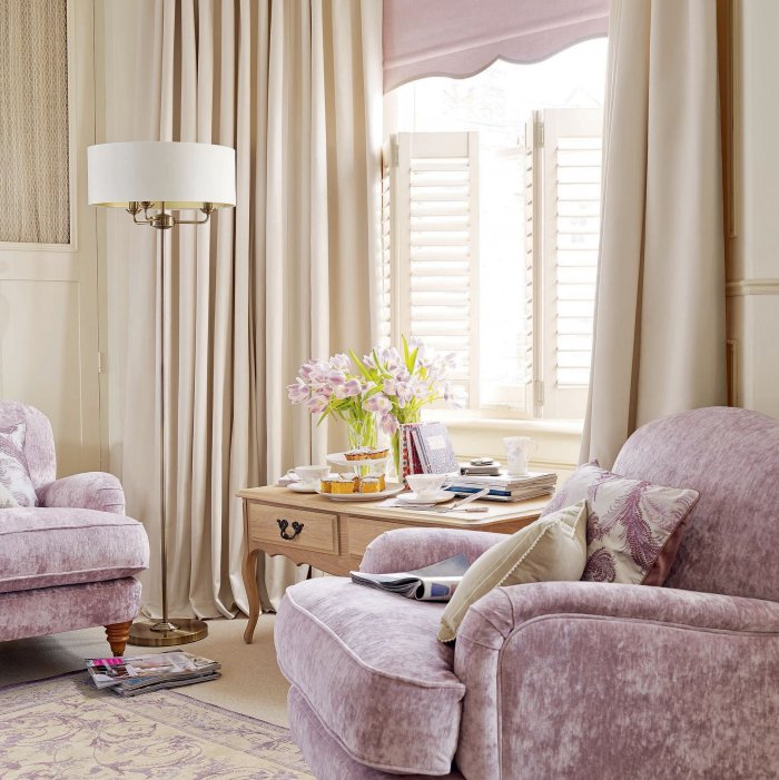 Интерьер гостиной в пастельных тонах