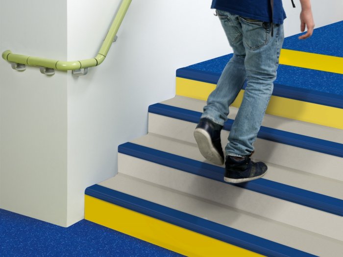 Отделка ступеней бетонной лестницы ламинатом