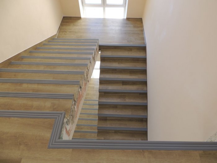 Ковер для лестничных ступеней