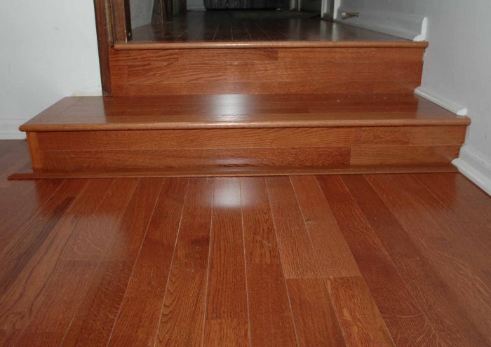 Лестница обшитая линолеумом