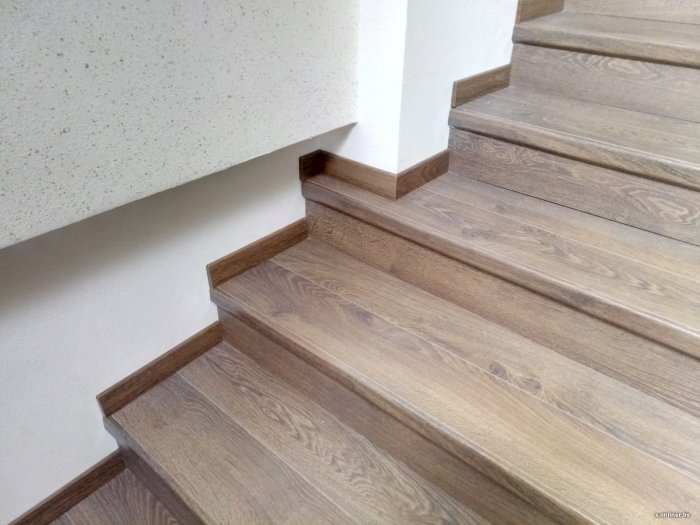 Виниловый ламинат для лестницы