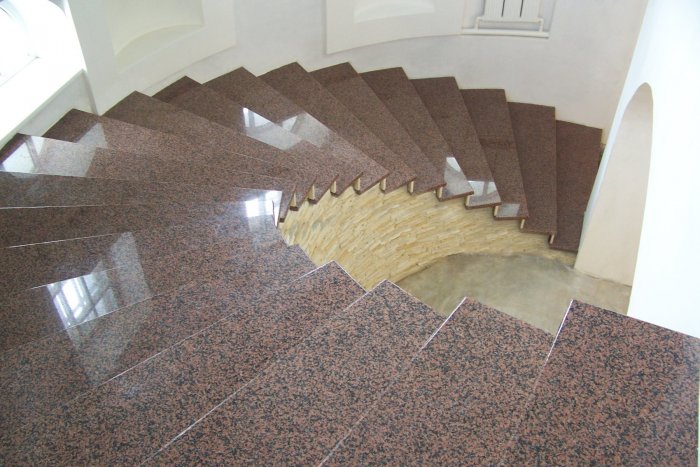 Лестница из паркетной доски