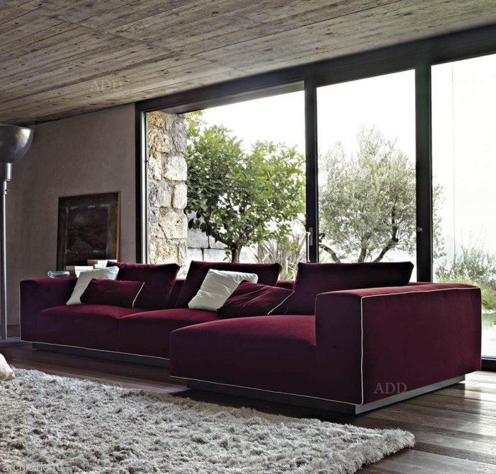 Бордовый диван современный