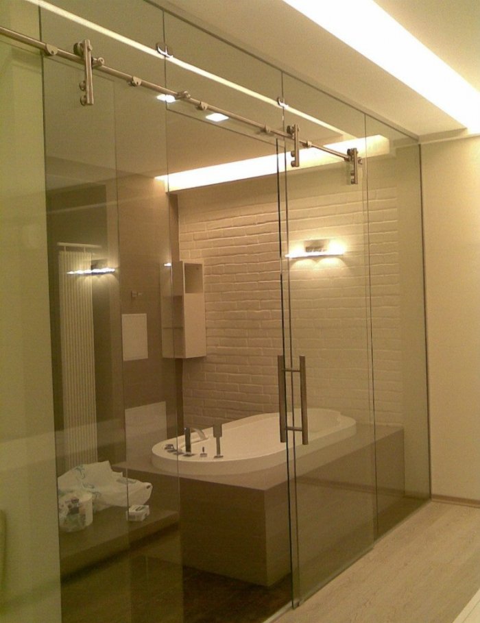 Ванна со стеклянной перегородкой