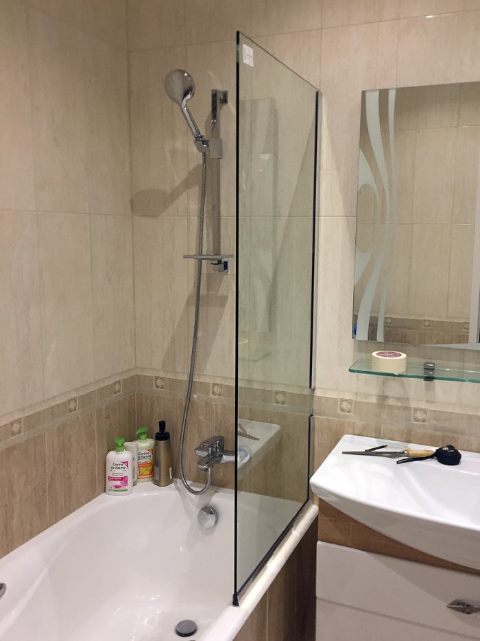 Ванная со стеклянной шторкой