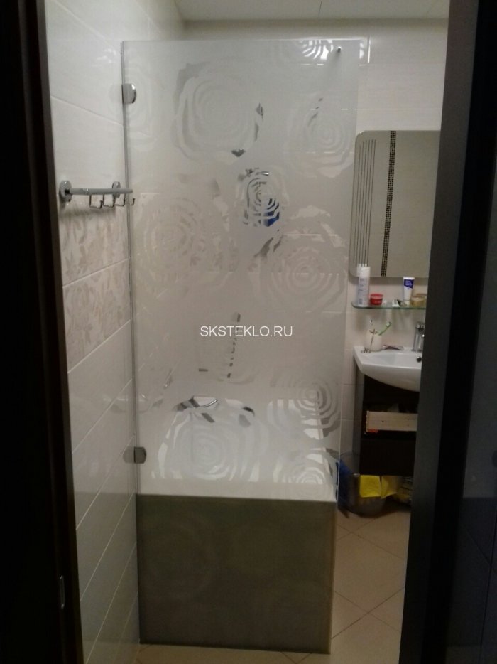 Матовая стеклянная перегородка в ванную