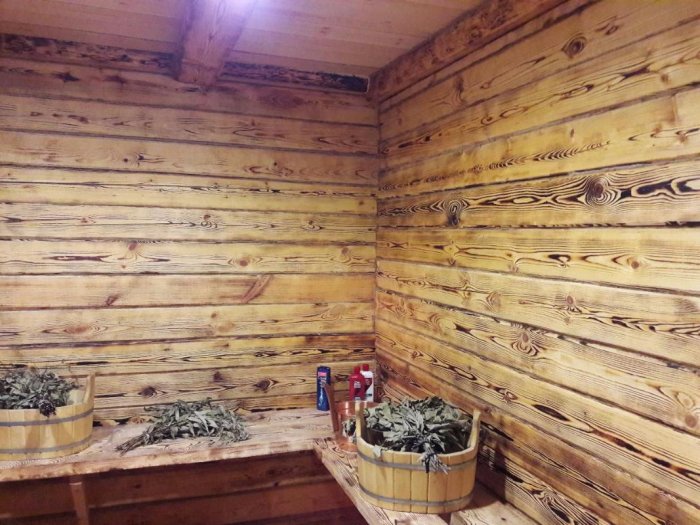 Обожженная вагонка в бане