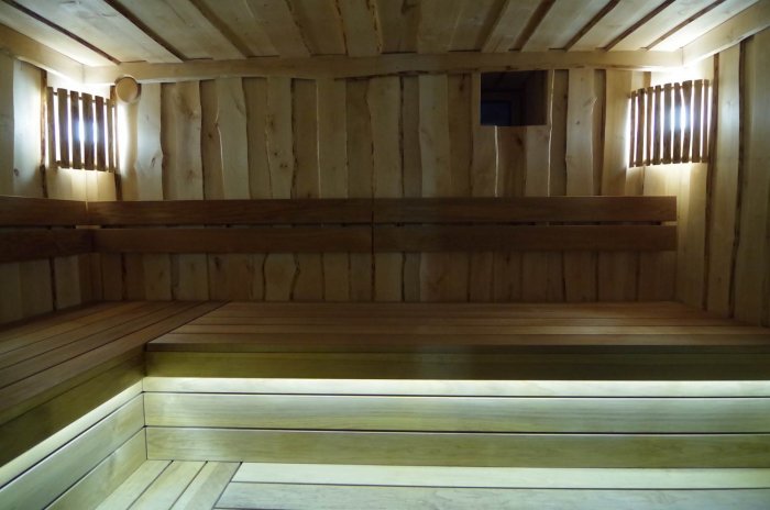 Необрезная доска в бане