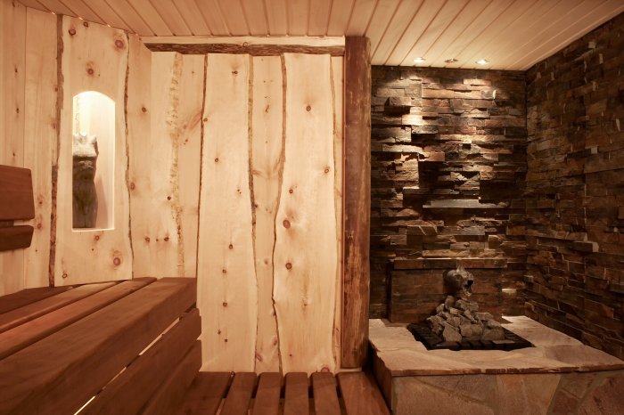 Баня обшитая необрезной доской