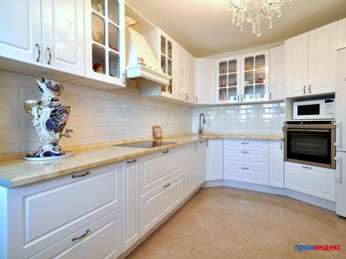 Белая кухня с фрезеровкой