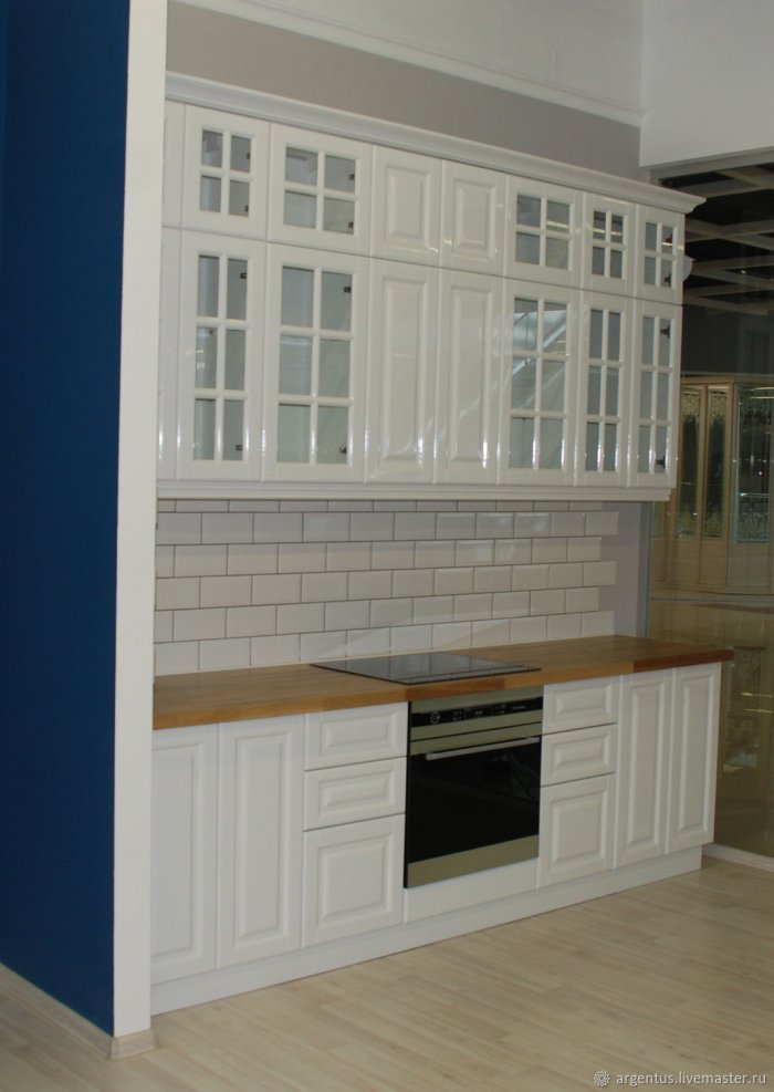 Белая кухня с фрезеровкой