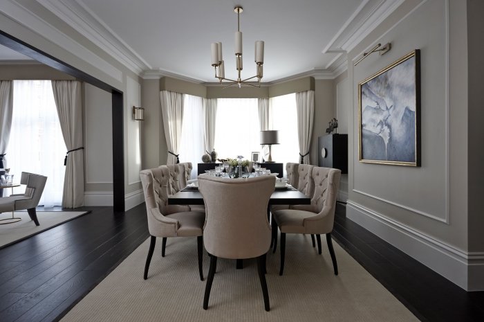 Столовая интерьер с молдингами