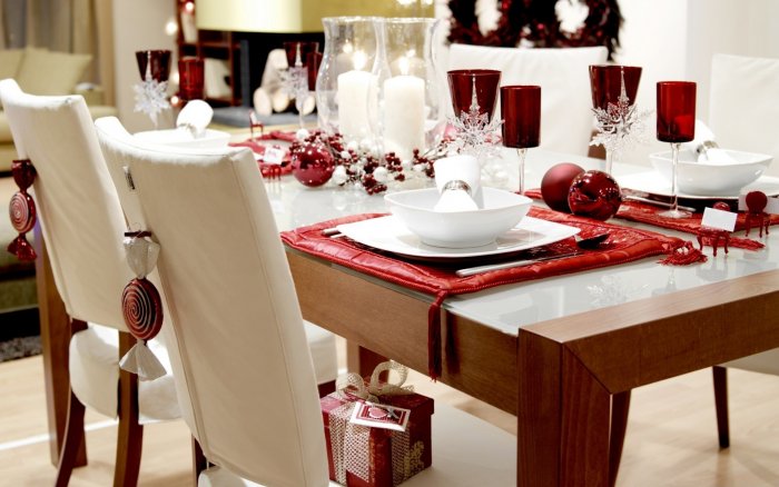 Новогоднее украшение стола в ресторане