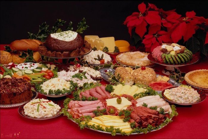 Красиво накрытый стол