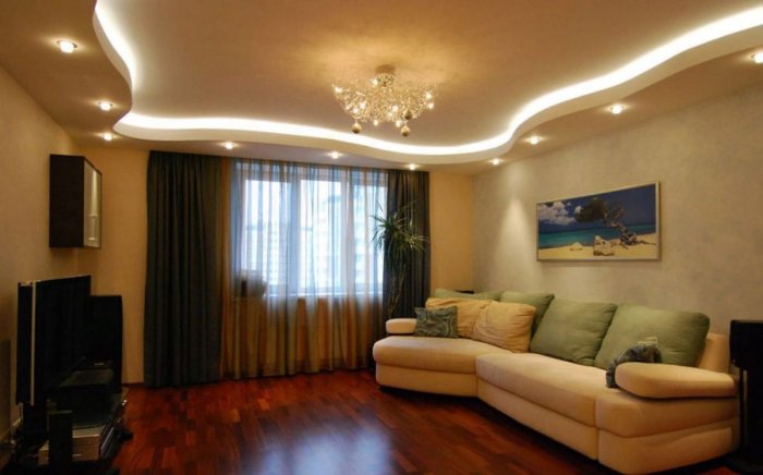 Натяжной потолок в зале