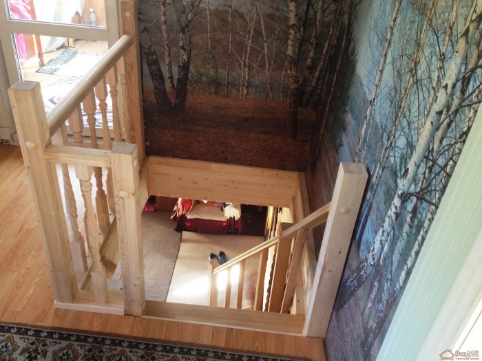 Дверь на мансарду с лестницы