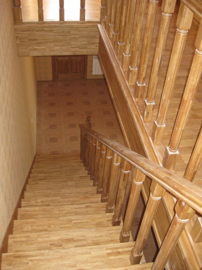 Отделка лестничного проема на второй этаж