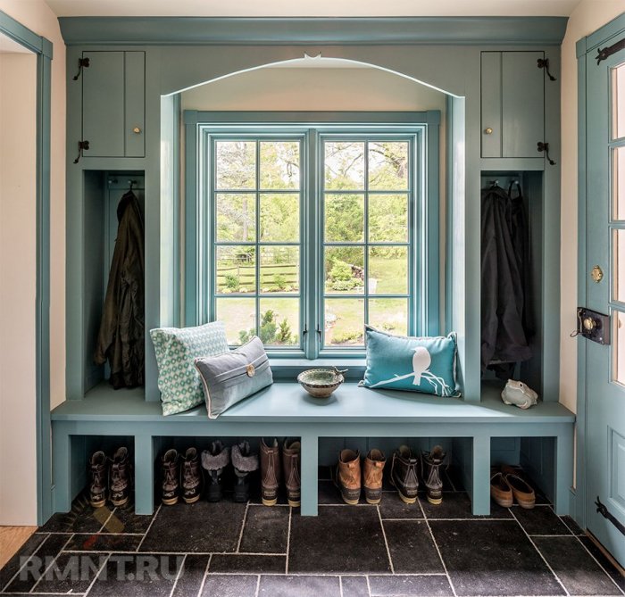 Прихожая в стиле Кантри в частном доме