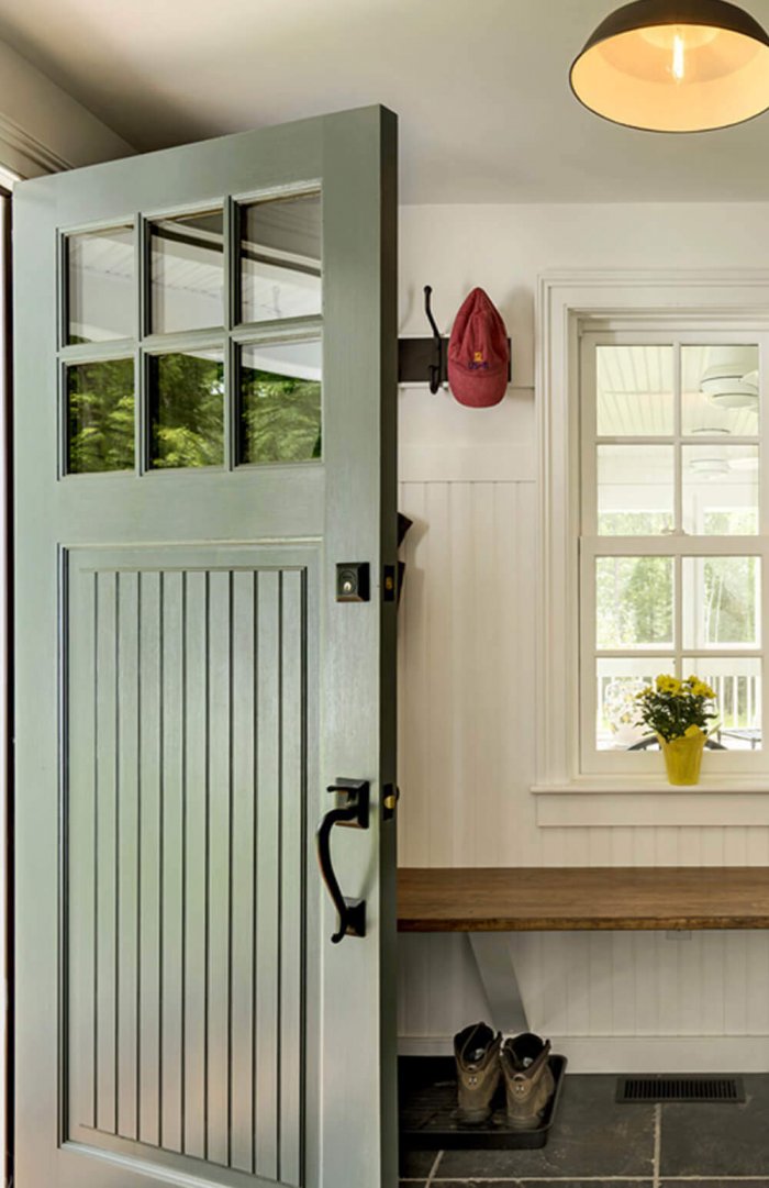 Прихожая в маленьком тамбуре
