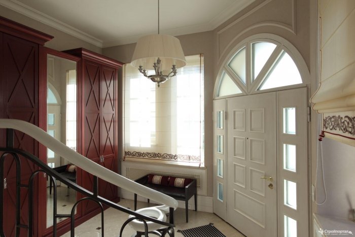 Застекленная прихожая в частном