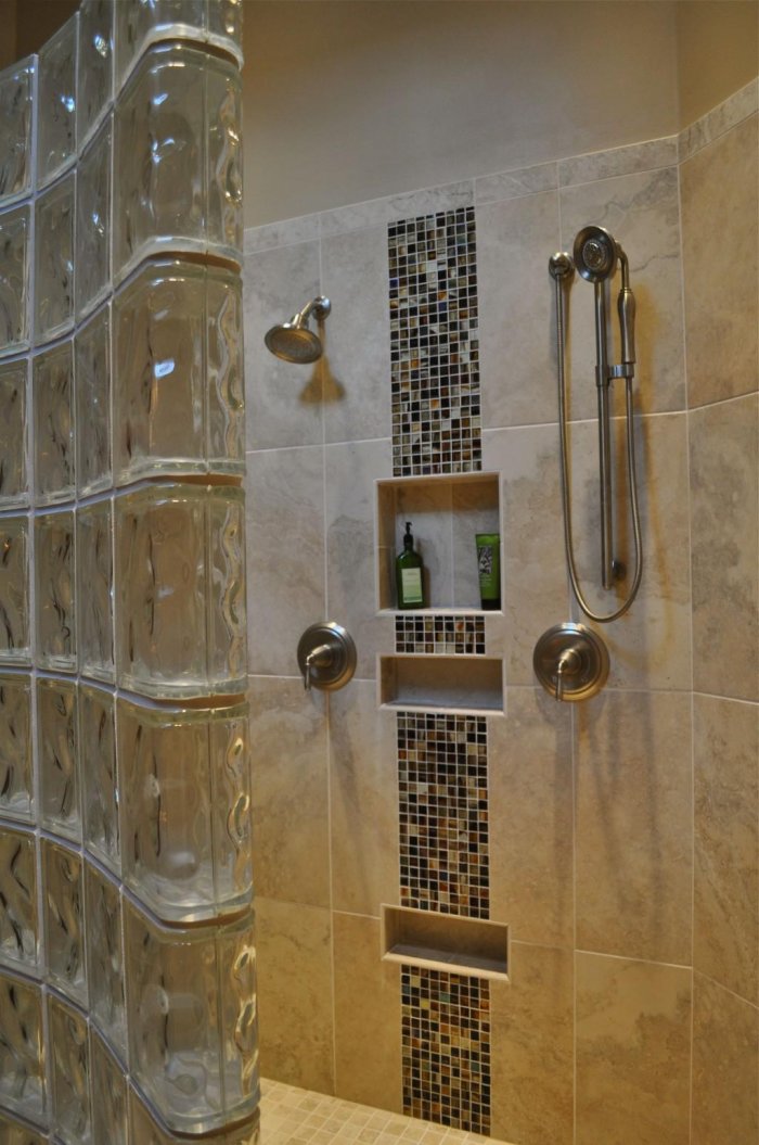 Душевая кабина из стеклянных блоков