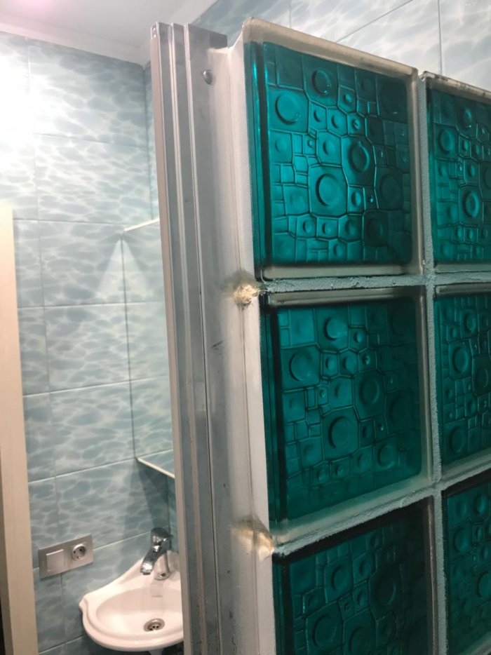 Душевая кабина из стеклянных блоков