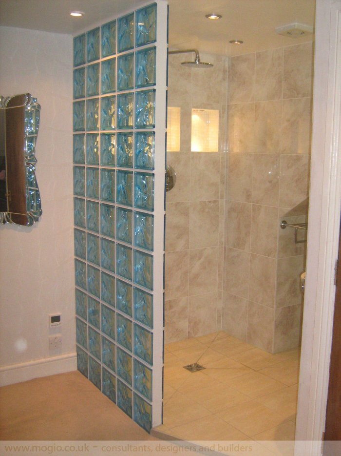 Душевая со стеклянными БЛОКАМИ