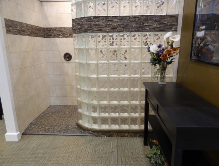 Перегородка в душевой из плитки