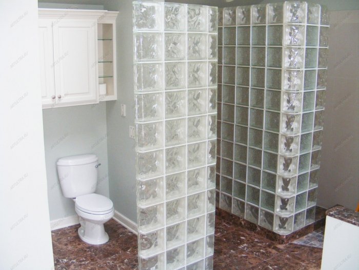 Стеклоблоки в интерьере ванной