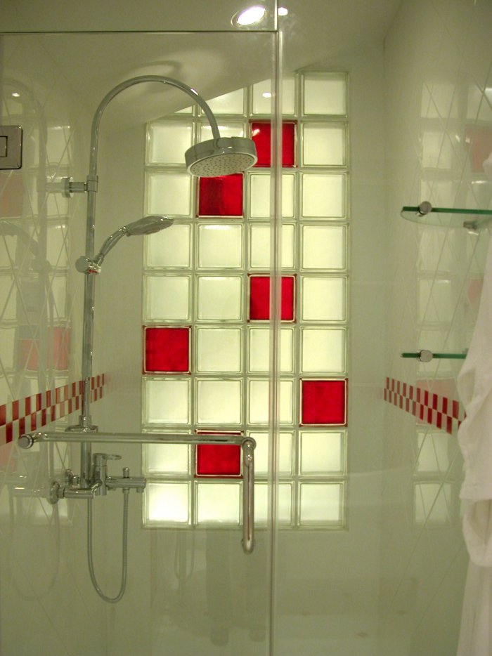 Душевая из стеклянных блоков
