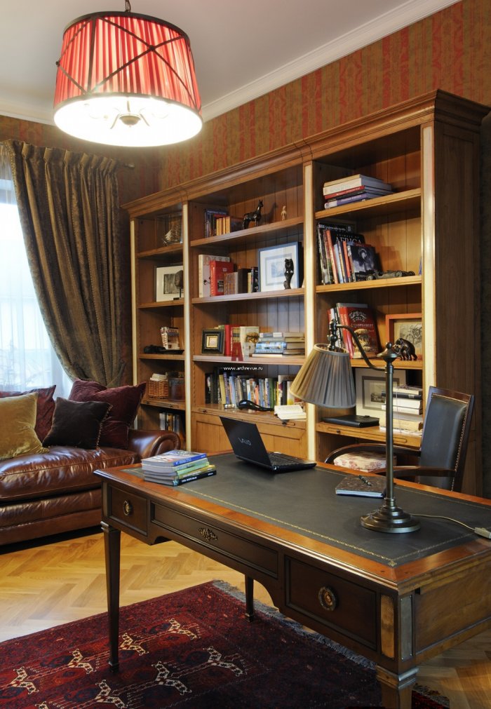 Кабинет в песочных тонах