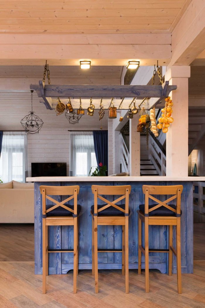 Барная стойка в деревенском стиле